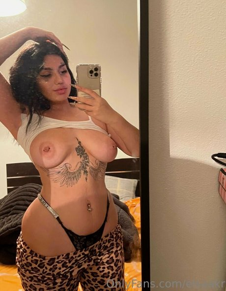 Nacktes geleaktes OnlyFans-Foto von Elsaakr