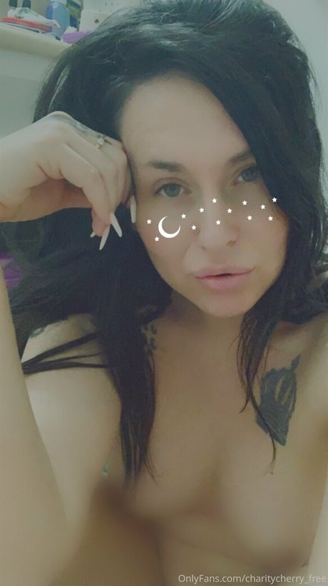 Nacktes geleaktes OnlyFans-Foto von Charitycherryfree