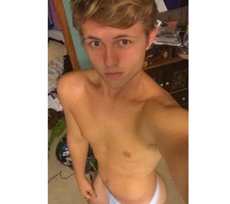 Nacktes geleaktes OnlyFans-Foto von Selfiejesus