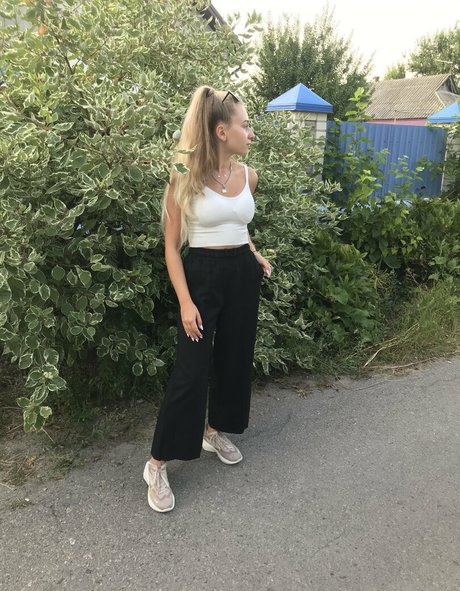 Nacktes geleaktes OnlyFans-Foto von Littlevirginnn