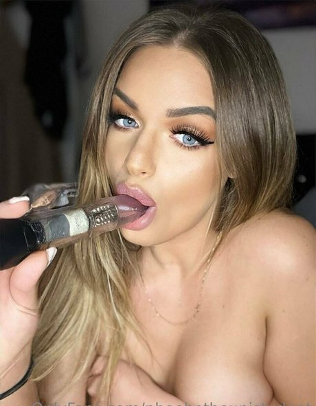 Nacktes geleaktes OnlyFans-Foto von Phoebetheunistudent