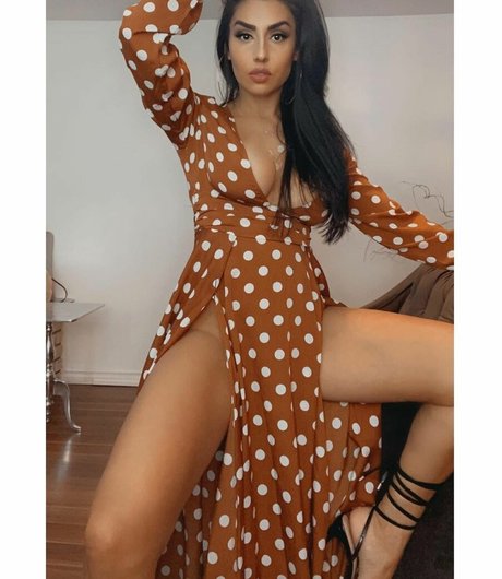 Nacktes geleaktes OnlyFans-Foto von Mynameiszaraaa