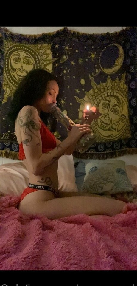 Nacktes geleaktes OnlyFans-Foto von Blossomingvixen