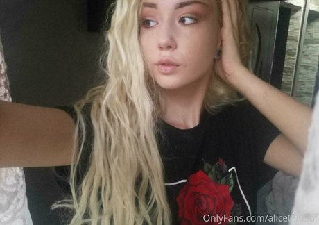 Nacktes geleaktes OnlyFans-Foto von Alice0999of