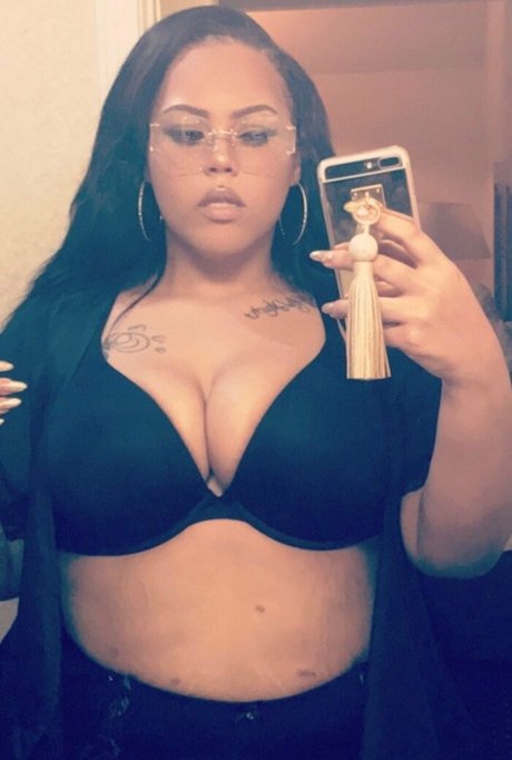 Nacktes geleaktes OnlyFans-Foto von Ayannacharelle