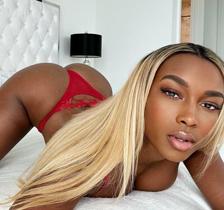 Nacktes geleaktes OnlyFans-Foto von Canadianyogababefree