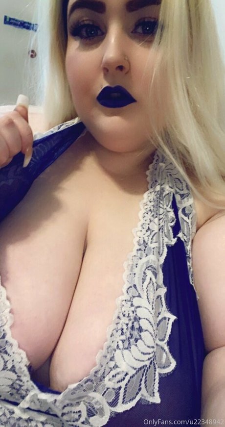 Nacktes geleaktes OnlyFans-Foto von Ivyisfree