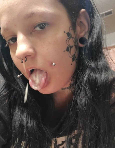 Nacktes geleaktes OnlyFans-Foto von Princessxxpeacefree