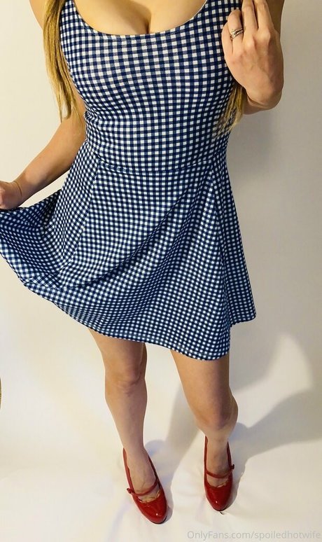 Nacktes geleaktes OnlyFans-Foto von Spoiledhotwife