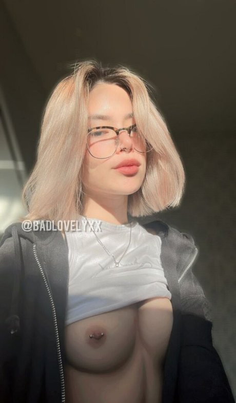 Nacktes geleaktes OnlyFans-Foto von Badlovelyxx