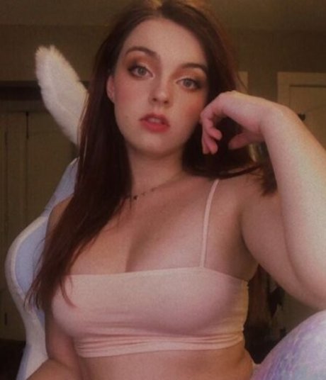 Nacktes geleaktes OnlyFans-Foto von Helenaoftroy