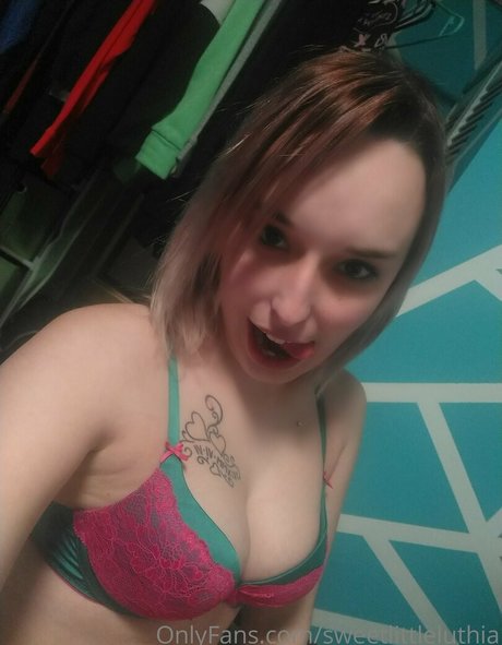 Nacktes geleaktes OnlyFans-Foto von Sweetlittleluthia