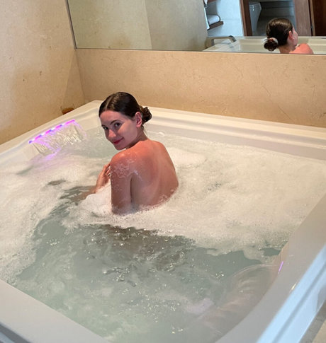Nacktes geleaktes OnlyFans-Foto von Ivana Baquero