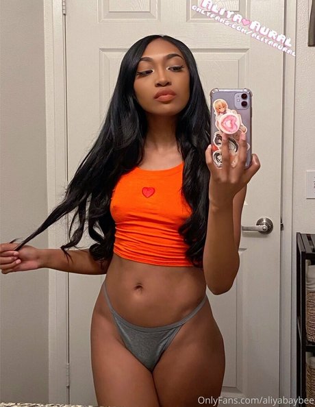 Nacktes geleaktes OnlyFans-Foto von Aliyabaybee