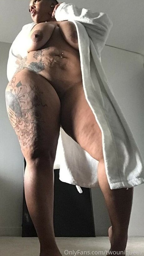 Nacktes geleaktes OnlyFans-Foto von Twounique87