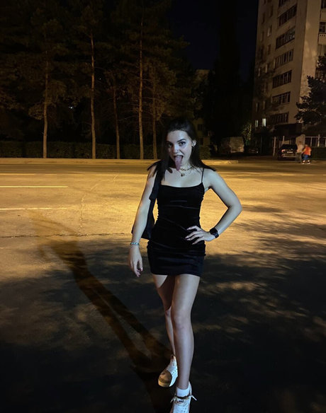 Nacktes geleaktes OnlyFans-Foto von Radmila Maro