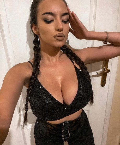 Nacktes geleaktes OnlyFans-Foto von Kristina Djedovic