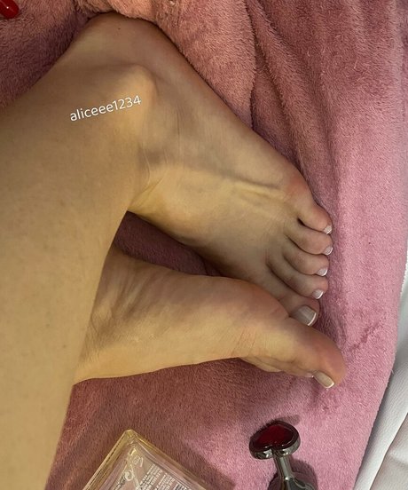 Alice Big Clit