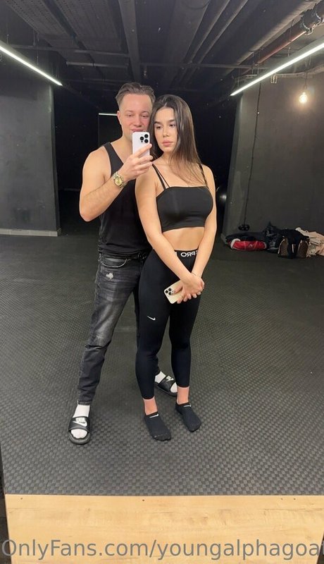 Nacktes geleaktes OnlyFans-Foto von Youngalphagoat