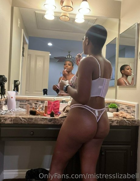 Nacktes geleaktes OnlyFans-Foto von Mistresslizabell