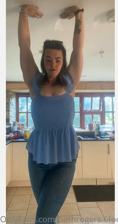 Nacktes geleaktes OnlyFans-Foto von Amazonbeth6foot6