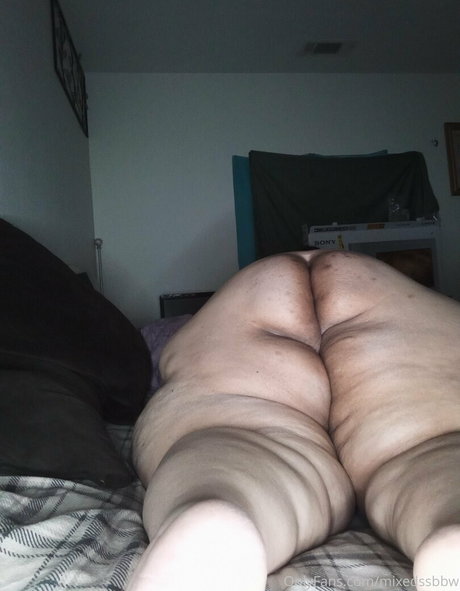 Nacktes geleaktes OnlyFans-Foto von Mixedssbbw