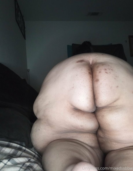 Nacktes geleaktes OnlyFans-Foto von Mixedssbbw