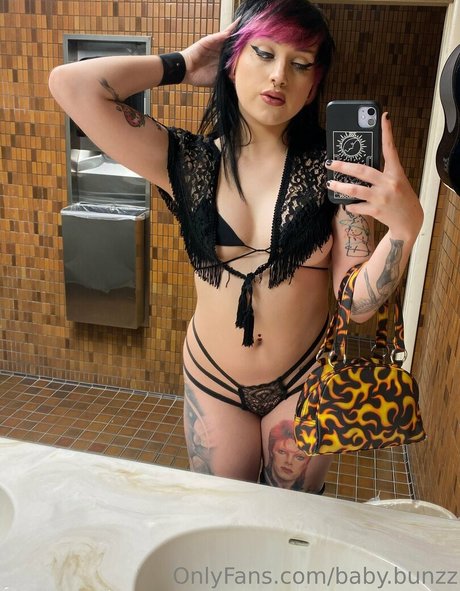 Nacktes geleaktes OnlyFans-Foto von Babybunzz