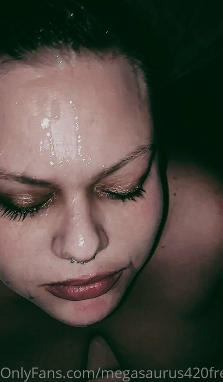 Nacktes geleaktes OnlyFans-Foto von Megasaurus420xofree