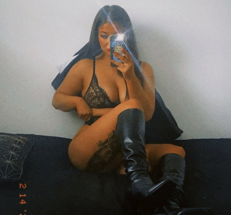 Nacktes geleaktes OnlyFans-Foto von Racheaelgordon
