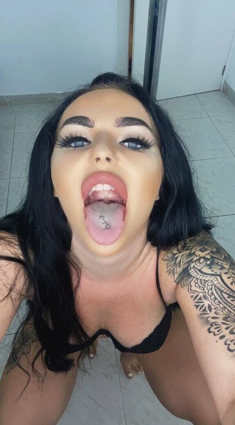 Nacktes geleaktes OnlyFans-Foto von Frankiemom
