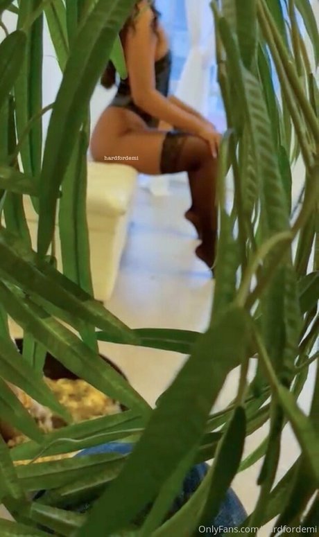 Nacktes geleaktes OnlyFans-Foto von Nutfornikita