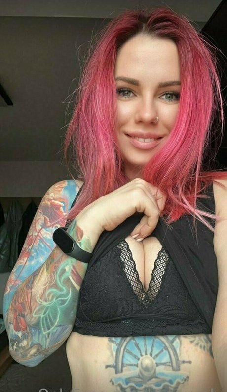 Nacktes geleaktes OnlyFans-Foto von Honeyaly