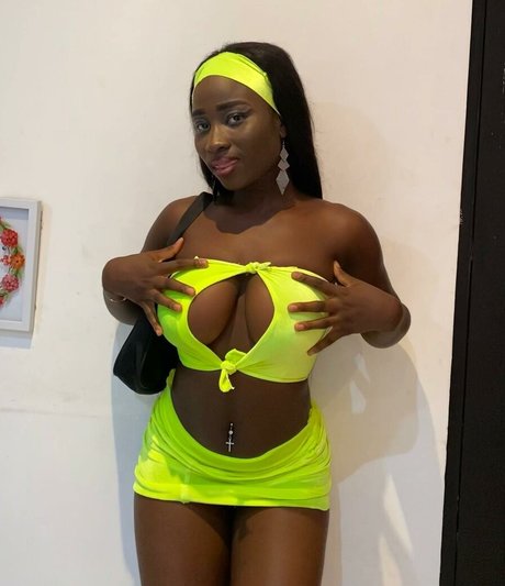 Nacktes geleaktes OnlyFans-Foto von Smileyblackdoll