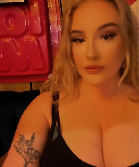 Nacktes geleaktes OnlyFans-Foto von Emily Gillick