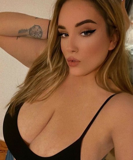 Nacktes geleaktes OnlyFans-Foto von Emily Gillick