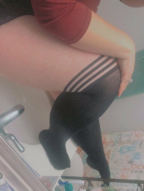 Nacktes geleaktes OnlyFans-Foto von Amaturbunny