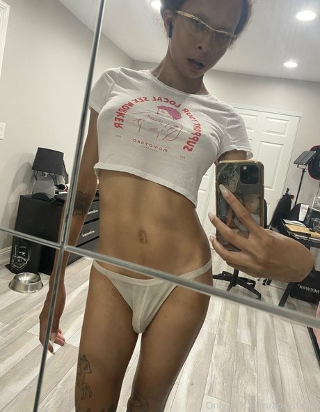 Nacktes geleaktes OnlyFans-Foto von Adjustrain
