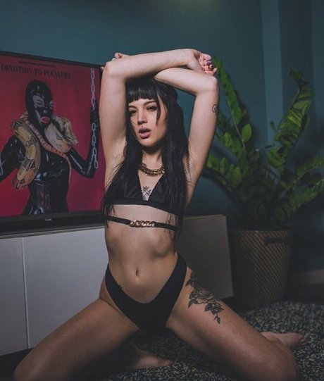 Nacktes geleaktes OnlyFans-Foto von Baby Violent