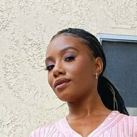 Nacktes geleaktes OnlyFans-Foto von Imani Hakim