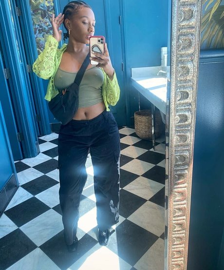 Nacktes geleaktes OnlyFans-Foto von Imani Hakim