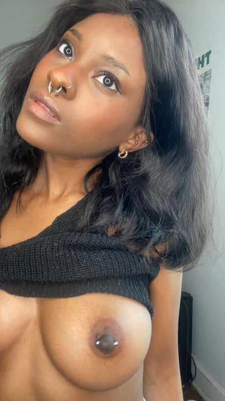 Nacktes geleaktes OnlyFans-Foto von Bitesizedbrat