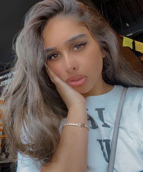 Nacktes geleaktes OnlyFans-Foto von Therealmeghnaa