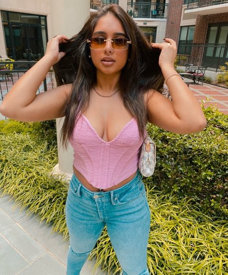 Nacktes geleaktes OnlyFans-Foto von Therealmeghnaa