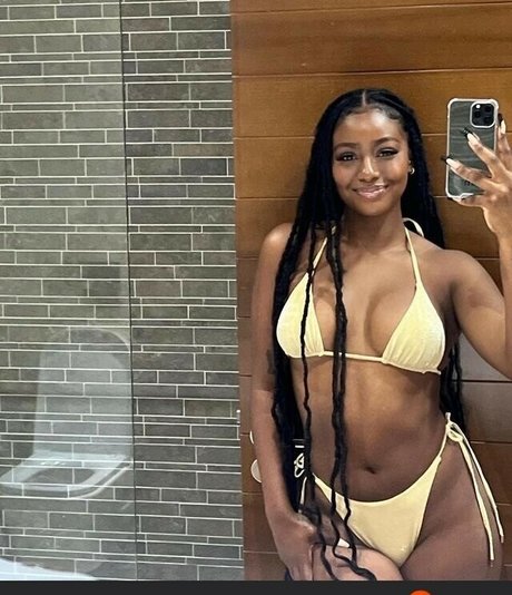 Nacktes geleaktes OnlyFans-Foto von Justine Skye