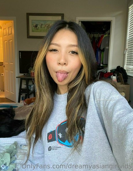 Nacktes geleaktes OnlyFans-Foto von Dreamyasiangirlvids