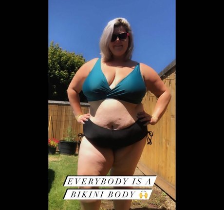 Nacktes geleaktes OnlyFans-Foto von Plussizeandfine
