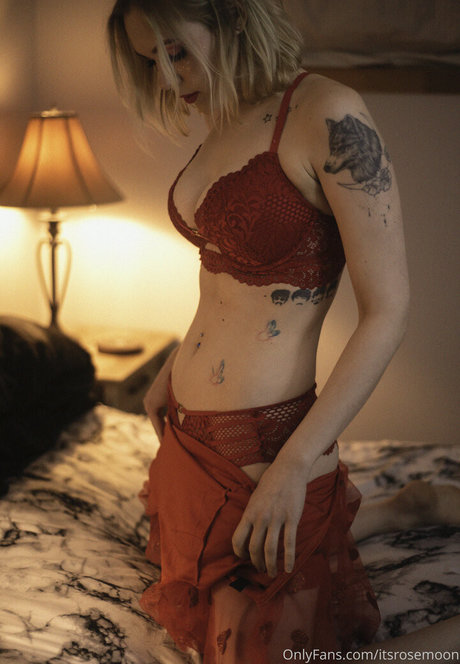 Nacktes geleaktes OnlyFans-Foto von Itsrosemoon