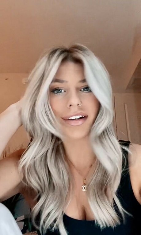 Nacktes geleaktes OnlyFans-Foto von Kyliefoland