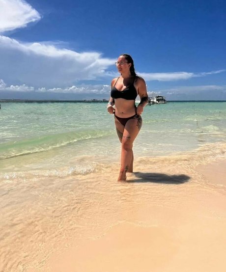 Nacktes geleaktes OnlyFans-Foto von Melina Azzizi